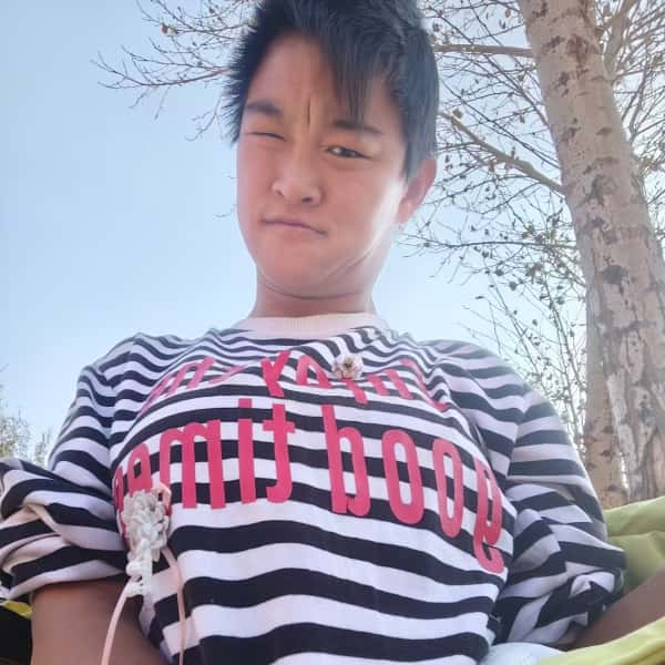 内蒙古24岁单身美女真诚找对象-黔东南征婚相亲网